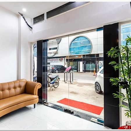 Reddoorz Plus @ Centrium Katamso Medan Exterior photo