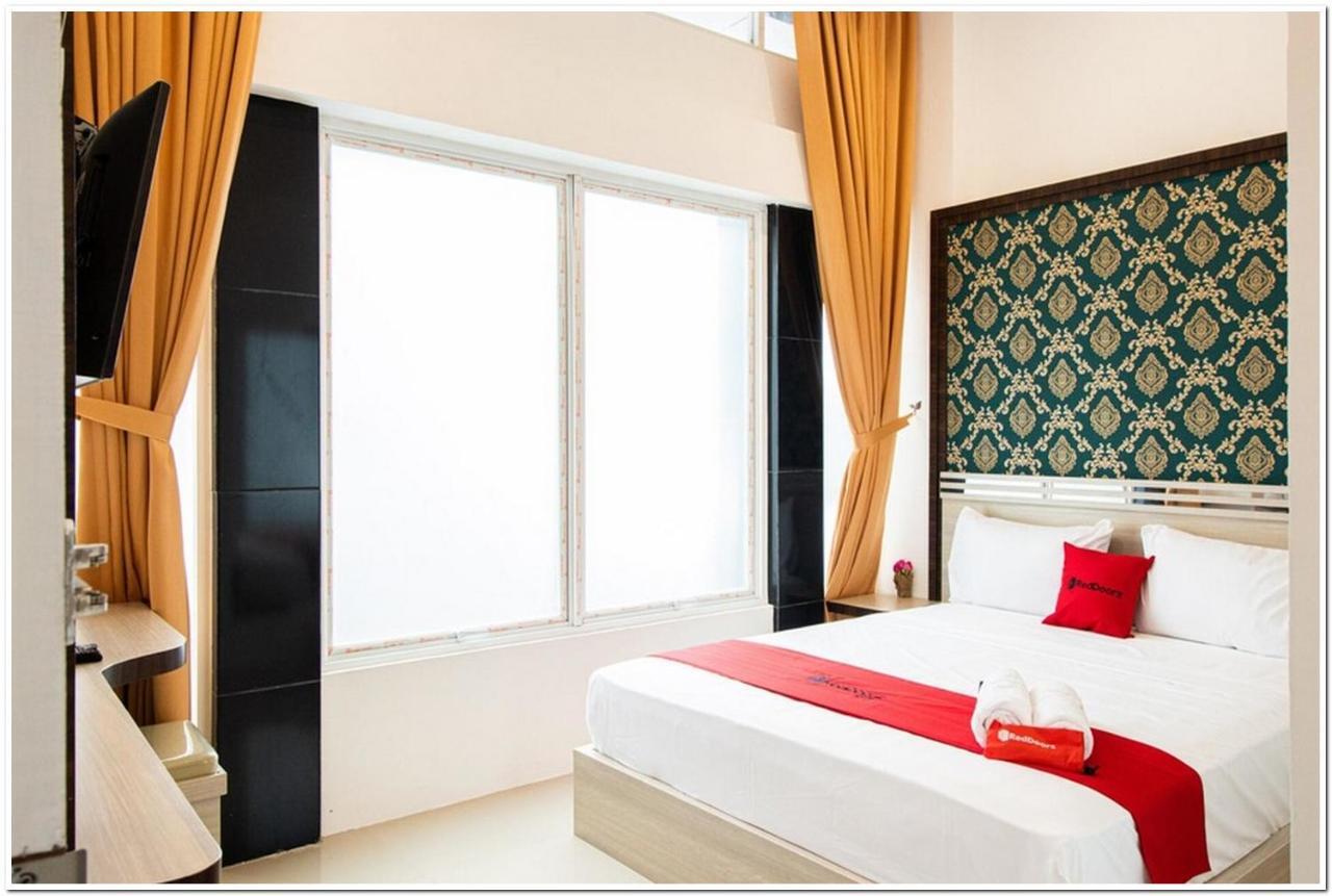Reddoorz Plus @ Centrium Katamso Medan Exterior photo