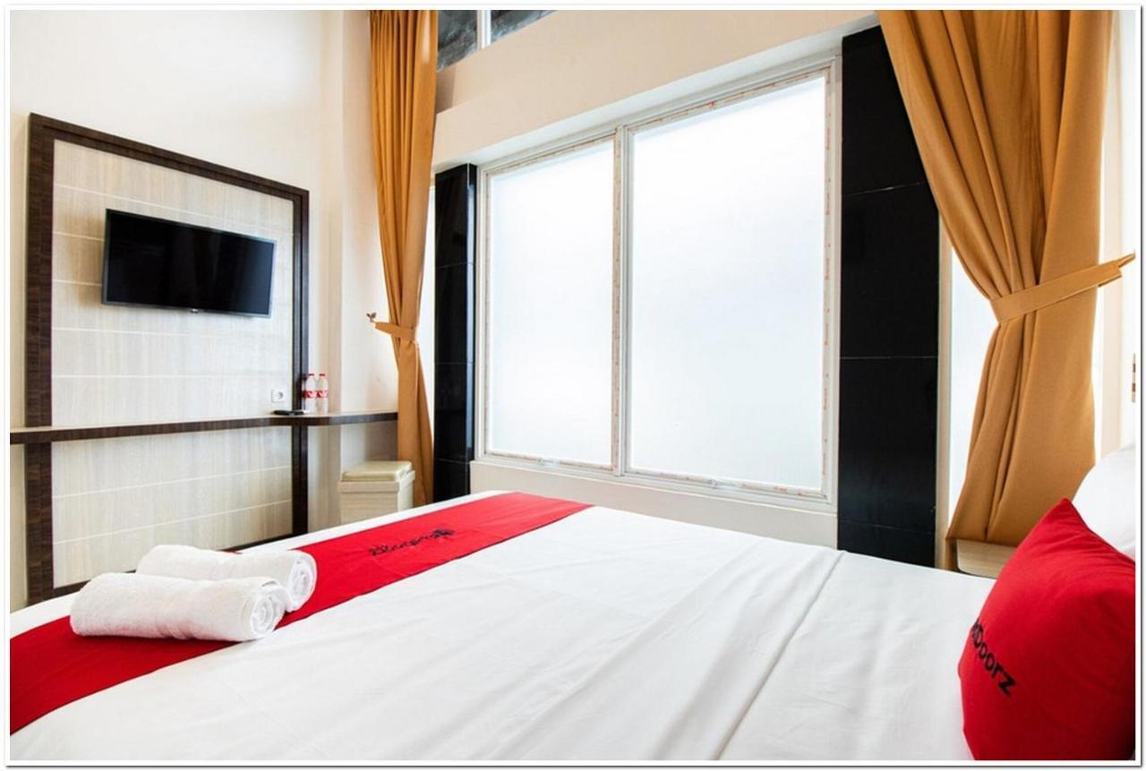 Reddoorz Plus @ Centrium Katamso Medan Exterior photo