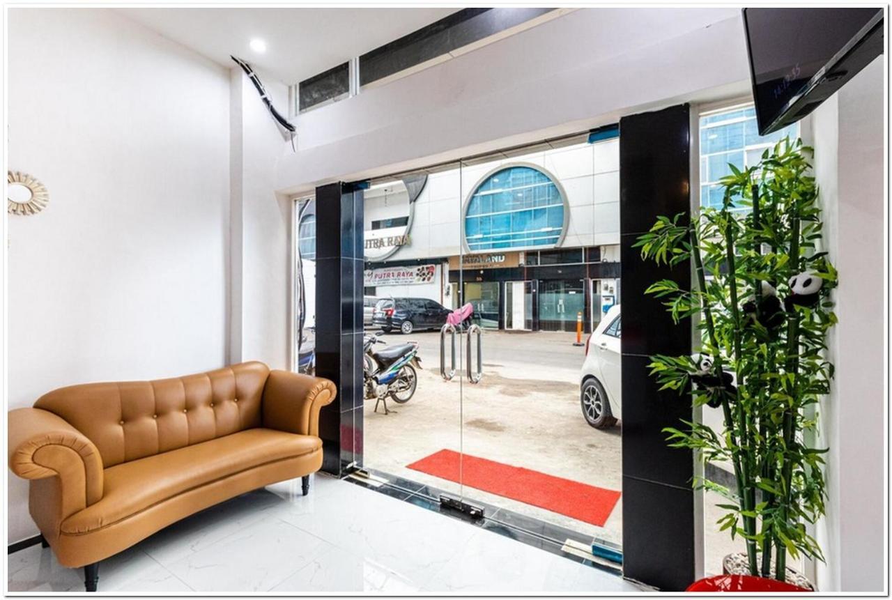 Reddoorz Plus @ Centrium Katamso Medan Exterior photo