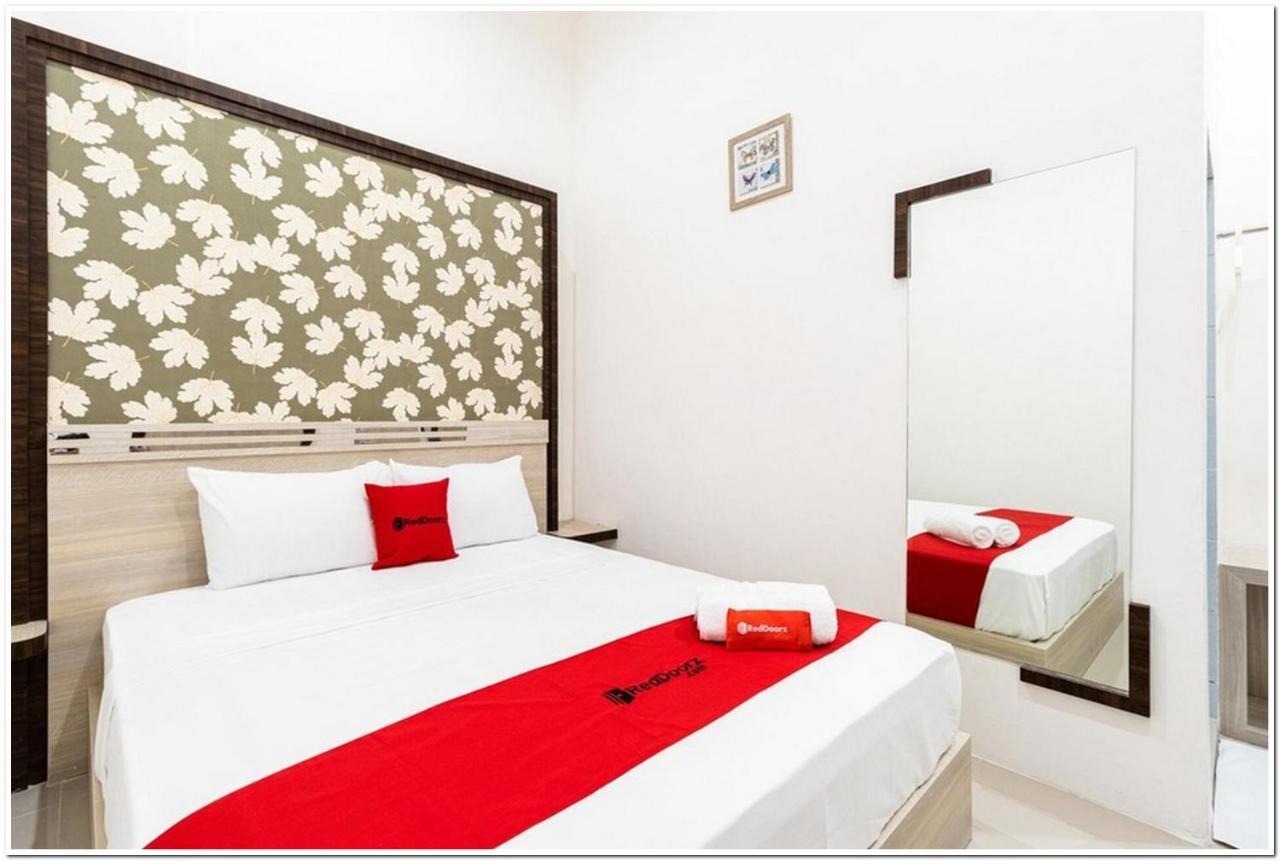 Reddoorz Plus @ Centrium Katamso Medan Exterior photo