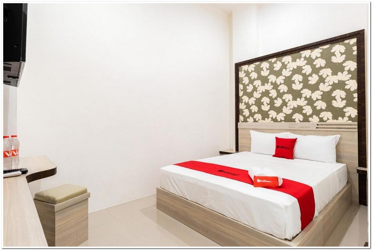 Reddoorz Plus @ Centrium Katamso Medan Exterior photo