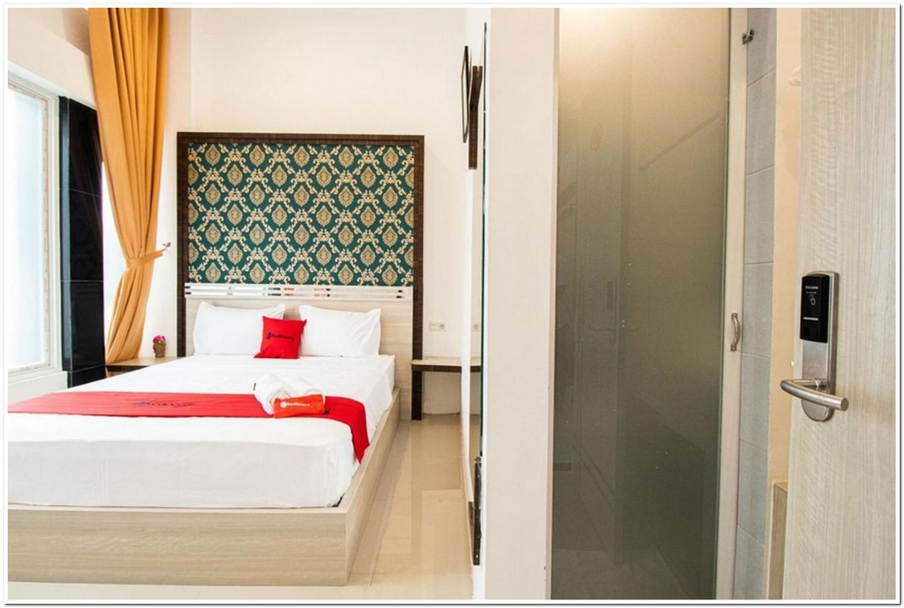 Reddoorz Plus @ Centrium Katamso Medan Exterior photo
