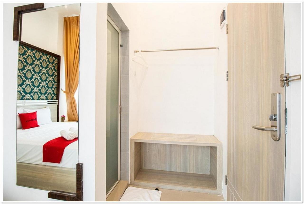 Reddoorz Plus @ Centrium Katamso Medan Exterior photo