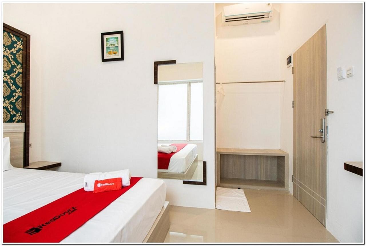 Reddoorz Plus @ Centrium Katamso Medan Exterior photo